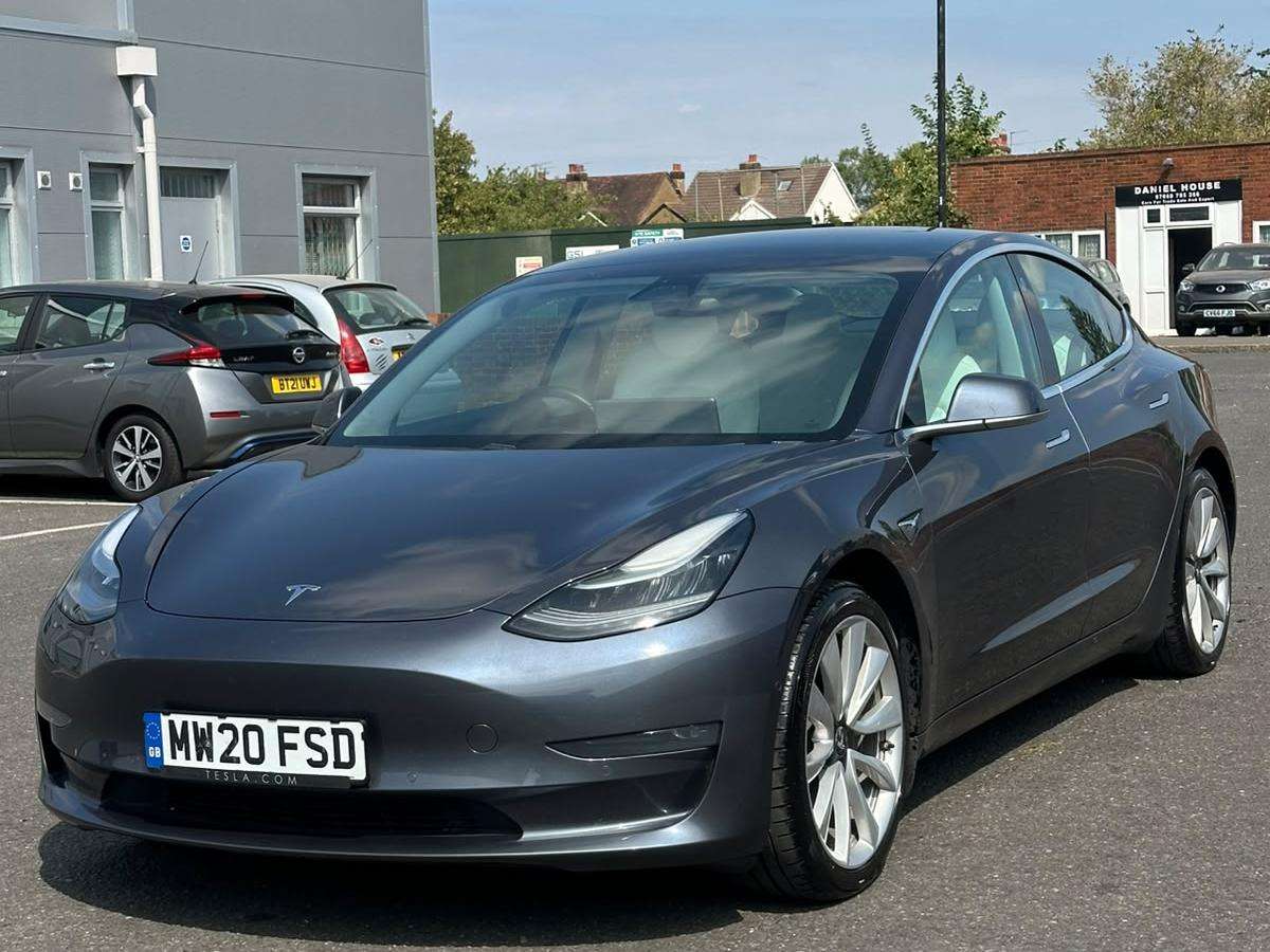 A 2020 TESLA MODEL 3 (Dual Motor) Long Range Saloon 4dr Electric Auto 4WDE (346 ps) A 2020 TESLA MODEL 3 (Dual Motor) Long Range Saloon 4dr Electric Auto 4WDE (346 ps)