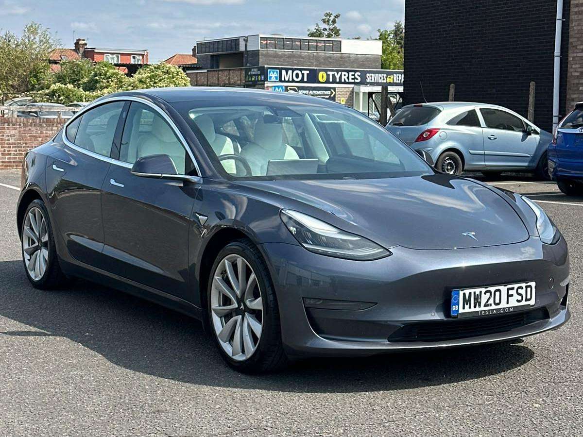 A 2020 TESLA MODEL 3 (Dual Motor) Long Range Saloon 4dr Electric Auto 4WDE (346 ps) A 2020 TESLA MODEL 3 (Dual Motor) Long Range Saloon 4dr Electric Auto 4WDE (346 ps)