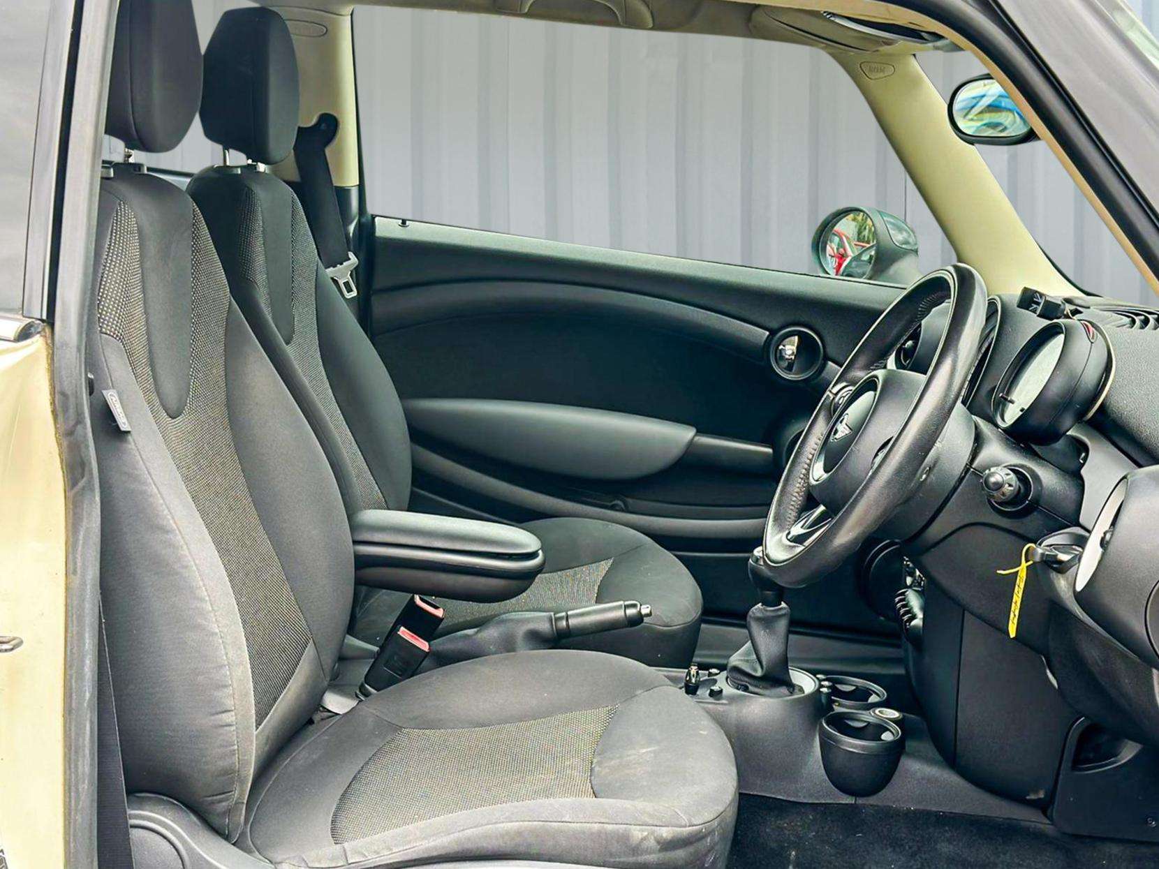 2011 MINI MINI 2011 MINI MINI