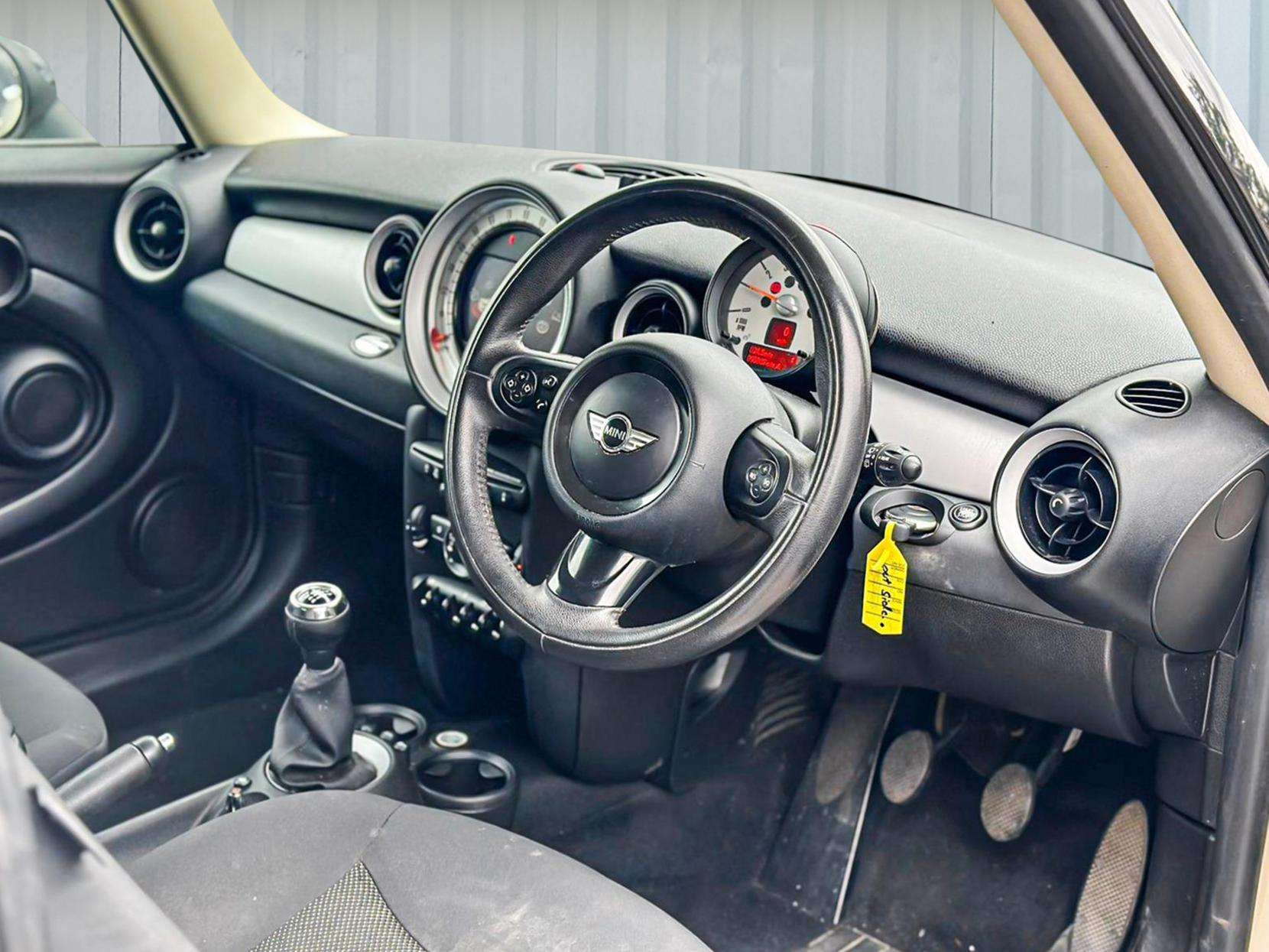 2011 MINI MINI 2011 MINI MINI