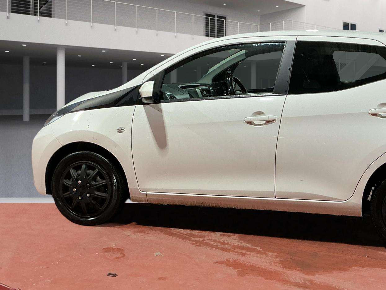 A 2018 TOYOTA AYGO 1.0 VVT-i x-play Hatchback 5dr Petrol Manual Euro 6 (68 ps) A 2018 TOYOTA AYGO 1.0 VVT-i x-play Hatchback 5dr Petrol Manual Euro 6 (68 ps)