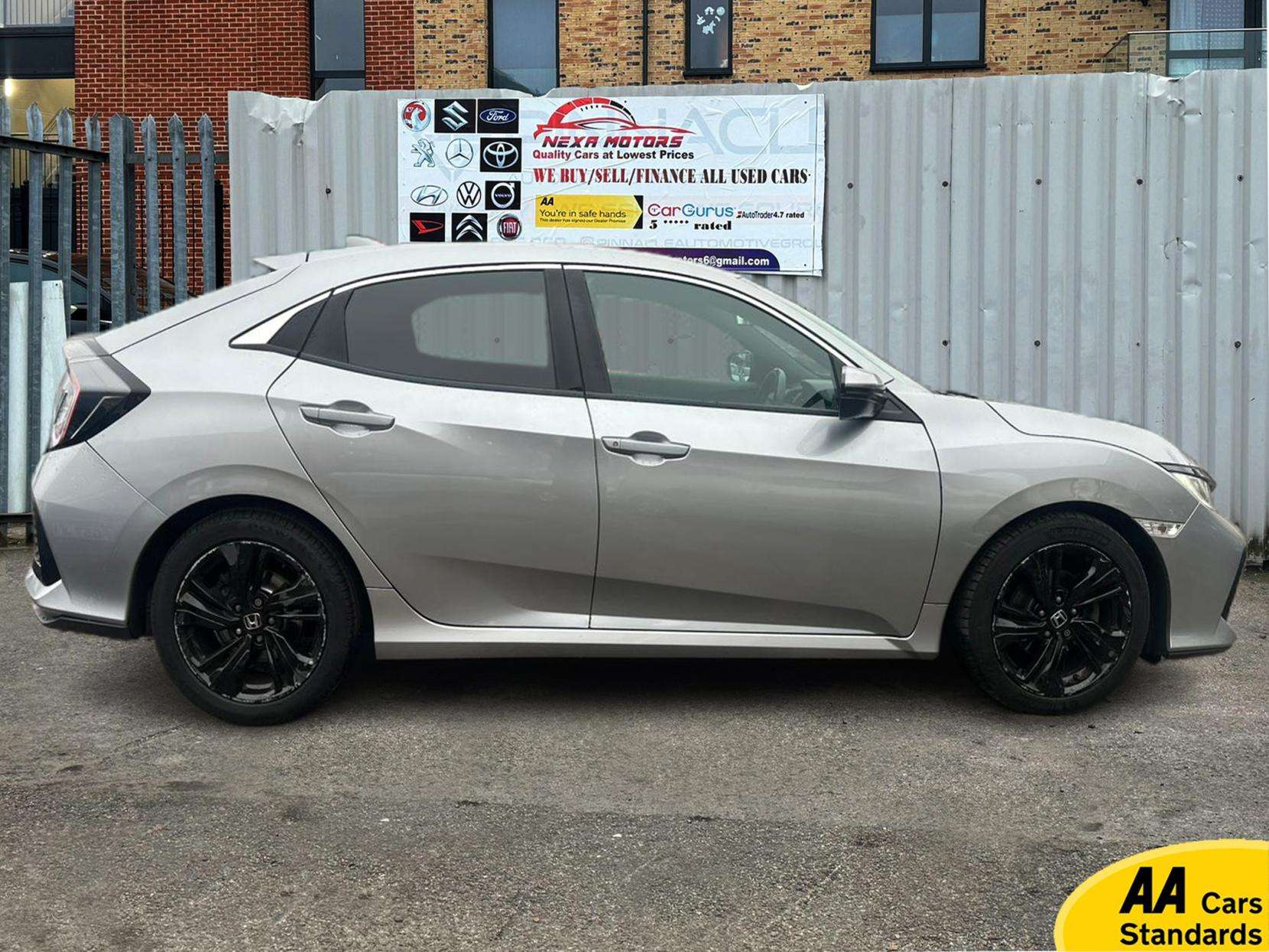 A 2017 HONDA CIVIC 1.0 VTEC Turbo SR Hatchback 5dr Petrol CVT Euro 6 (s/s) (129 ps) A 2017 HONDA CIVIC 1.0 VTEC Turbo SR Hatchback 5dr Petrol CVT Euro 6 (s/s) (129 ps)