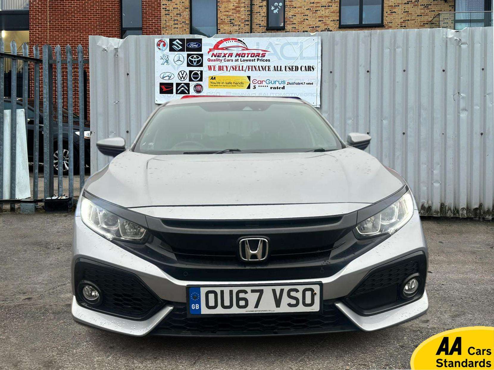 A 2017 HONDA CIVIC 1.0 VTEC Turbo SR Hatchback 5dr Petrol CVT Euro 6 (s/s) (129 ps) A 2017 HONDA CIVIC 1.0 VTEC Turbo SR Hatchback 5dr Petrol CVT Euro 6 (s/s) (129 ps)