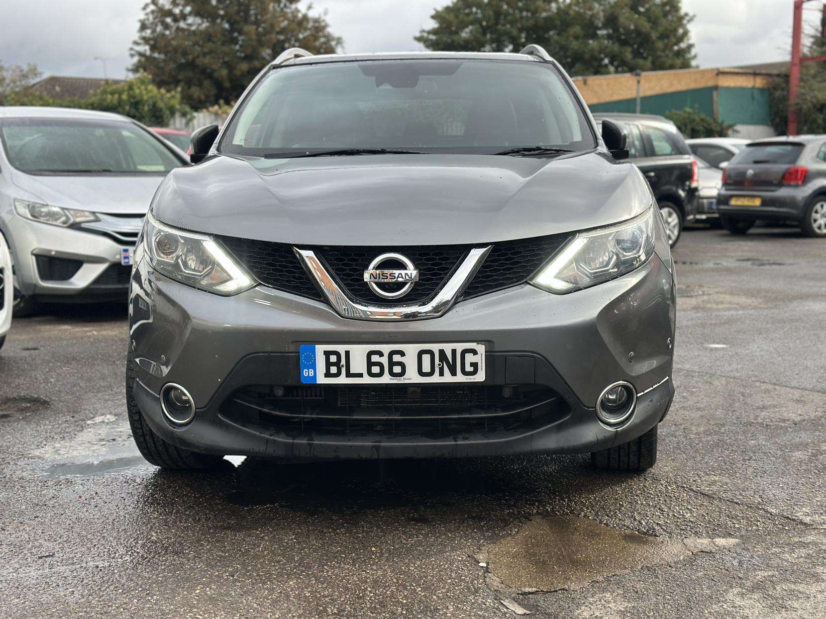 A 2016 NISSAN QASHQAI 1.2 DIG-T Tekna SUV 5dr Petrol XTRON 2WD Euro 6 (s/s) (115 ps) A 2016 NISSAN QASHQAI 1.2 DIG-T Tekna SUV 5dr Petrol XTRON 2WD Euro 6 (s/s) (115 ps)