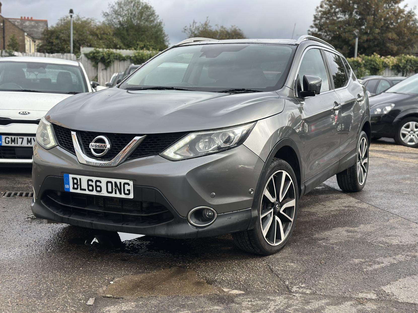 A 2016 NISSAN QASHQAI 1.2 DIG-T Tekna SUV 5dr Petrol XTRON 2WD Euro 6 (s/s) (115 ps) A 2016 NISSAN QASHQAI 1.2 DIG-T Tekna SUV 5dr Petrol XTRON 2WD Euro 6 (s/s) (115 ps)