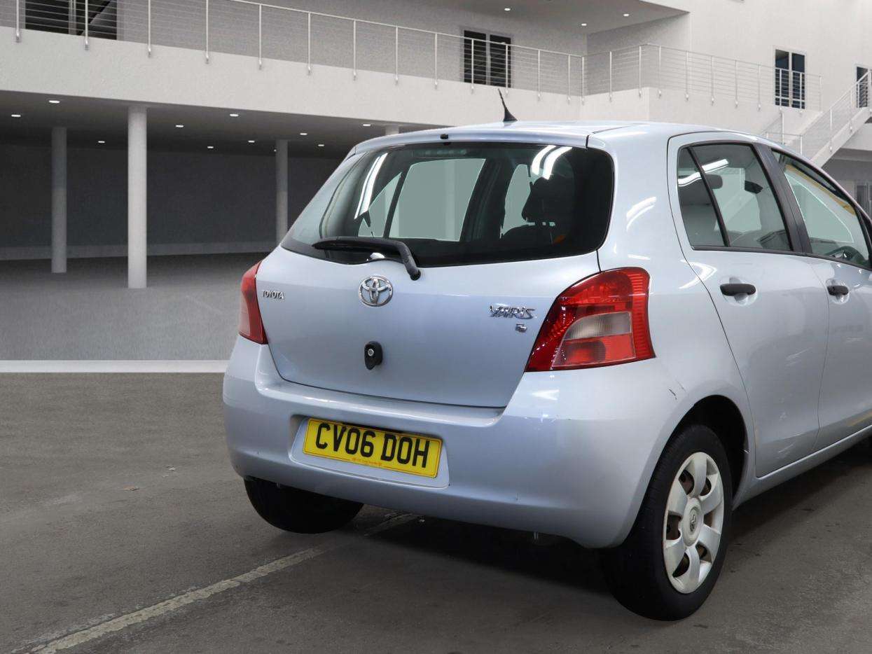 A 2006 TOYOTA YARIS 1.0 VVT-i T2 Hatchback 5dr Petrol Manual (127 g/km, 67 bhp) A 2006 TOYOTA YARIS 1.0 VVT-i T2 Hatchback 5dr Petrol Manual (127 g/km, 67 bhp)