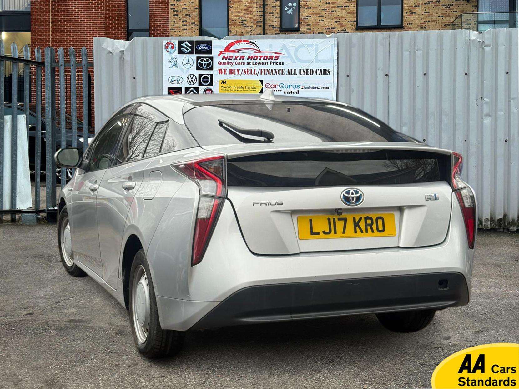 A 2017 TOYOTA PRIUS 1.5 Saloon 4dr Petrol Hybrid CVT (120 g/km, 70 bhp) A 2017 TOYOTA PRIUS 1.5 Saloon 4dr Petrol Hybrid CVT (120 g/km, 70 bhp)