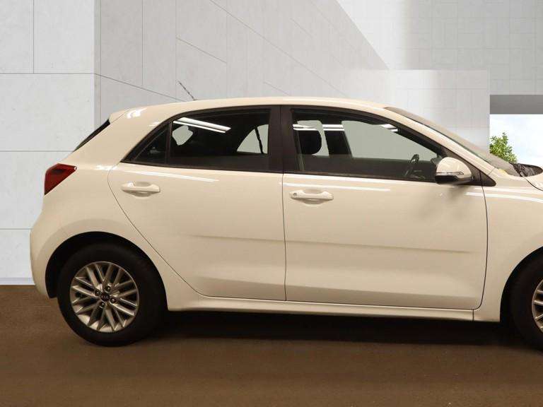 A 2017 KIA RIO 1.4 2 Hatchback 5dr Petrol Auto Euro 6 (98 bhp) A 2017 KIA RIO 1.4 2 Hatchback 5dr Petrol Auto Euro 6 (98 bhp)