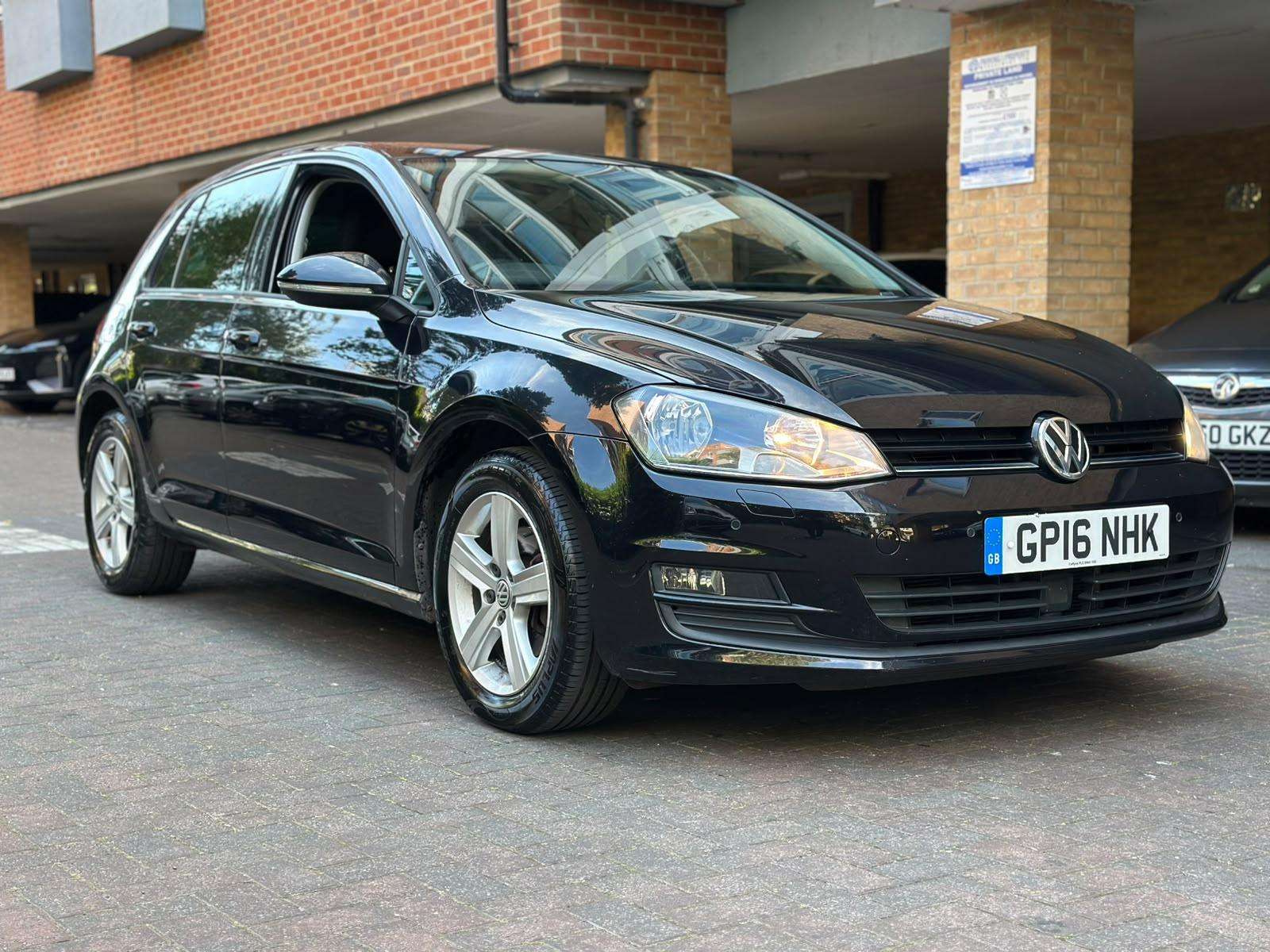 A 2016 VOLKSWAGEN GOLF 1.4 TSI BlueMotion Tech Match Edition Hatchback 5dr Petrol DSG Euro 6 (s/s) (125 ps) A 2016 VOLKSWAGEN GOLF 1.4 TSI BlueMotion Tech Match Edition Hatchback 5dr Petrol DSG Euro 6 (s/s) (125 ps)