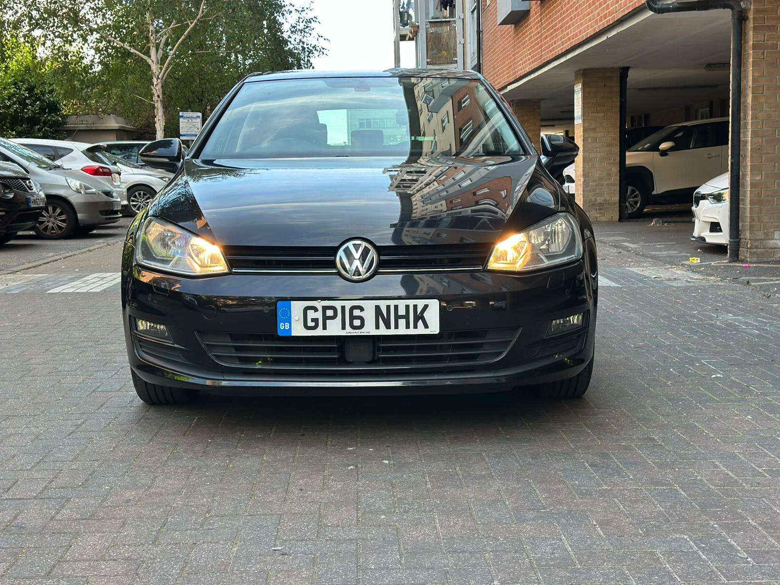 A 2016 VOLKSWAGEN GOLF 1.4 TSI BlueMotion Tech Match Edition Hatchback 5dr Petrol DSG Euro 6 (s/s) (125 ps) A 2016 VOLKSWAGEN GOLF 1.4 TSI BlueMotion Tech Match Edition Hatchback 5dr Petrol DSG Euro 6 (s/s) (125 ps)