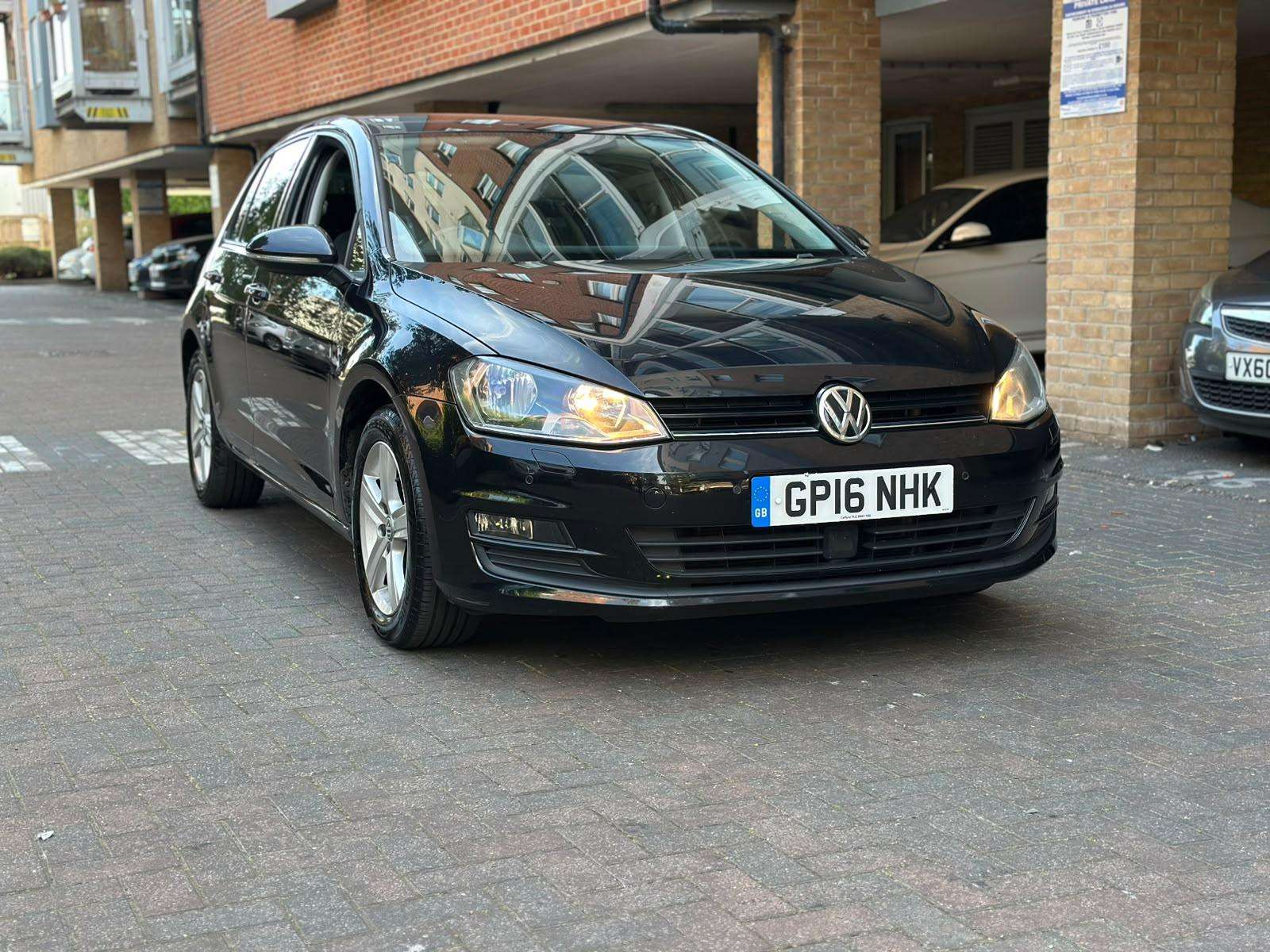 A 2016 VOLKSWAGEN GOLF 1.4 TSI BlueMotion Tech Match Edition Hatchback 5dr Petrol DSG Euro 6 (s/s) (125 ps) A 2016 VOLKSWAGEN GOLF 1.4 TSI BlueMotion Tech Match Edition Hatchback 5dr Petrol DSG Euro 6 (s/s) (125 ps)