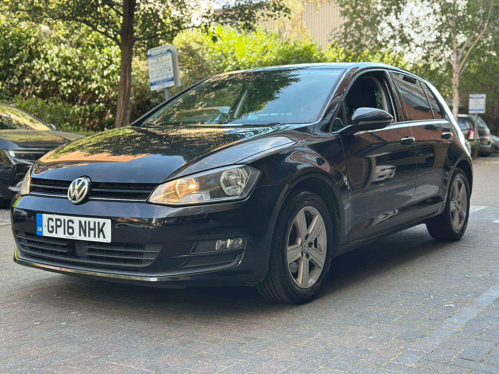 A 2016 VOLKSWAGEN GOLF 1.4 TSI BlueMotion Tech Match Edition Hatchback 5dr Petrol DSG Euro 6 (s/s) (125 ps) A 2016 VOLKSWAGEN GOLF 1.4 TSI BlueMotion Tech Match Edition Hatchback 5dr Petrol DSG Euro 6 (s/s) (125 ps)
