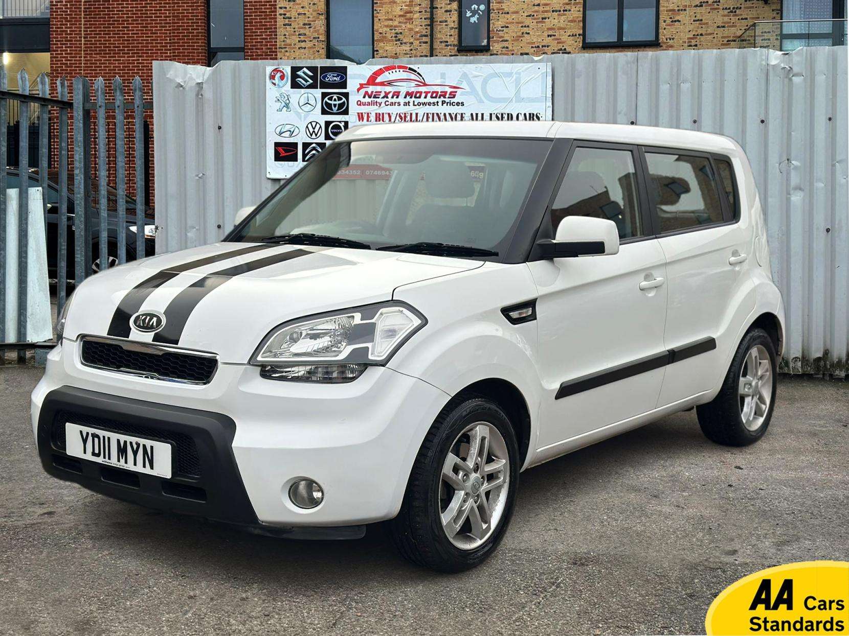 A 2011 KIA SOUL 1.6 CRDi 2 SUV 5dr Diesel Auto Euro 4 (126 bhp) A 2011 KIA SOUL 1.6 CRDi 2 SUV 5dr Diesel Auto Euro 4 (126 bhp)