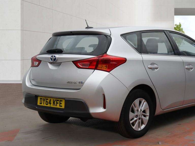 A 2014 TOYOTA AURIS 1.8 VVT-h Icon Hatchback 5dr Petrol Hybrid CVT Euro 5 (s/s) (136 ps) A 2014 TOYOTA AURIS 1.8 VVT-h Icon Hatchback 5dr Petrol Hybrid CVT Euro 5 (s/s) (136 ps)
