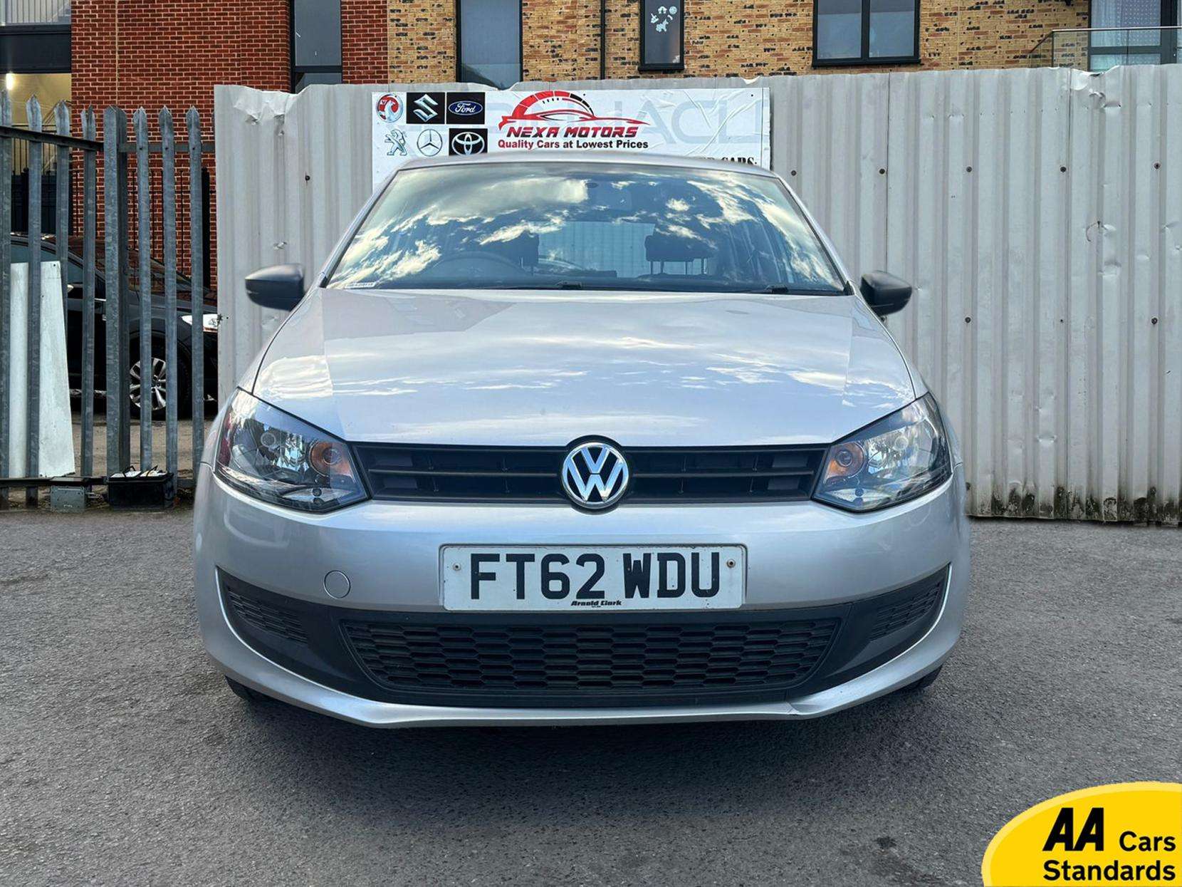 A 2013 VOLKSWAGEN POLO 1.2 S Hatchback 5dr Petrol Manual Euro 5 (A/C) (60 ps) A 2013 VOLKSWAGEN POLO 1.2 S Hatchback 5dr Petrol Manual Euro 5 (A/C) (60 ps)