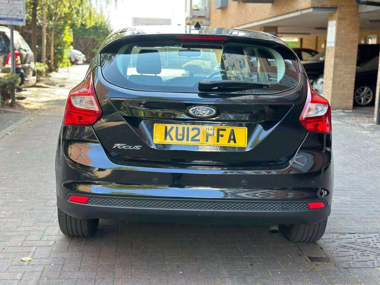 A 2012 FORD FOCUS 1.6 Zetec Hatchback 5dr Petrol Powershift Euro 5 (125 ps) A 2012 FORD FOCUS 1.6 Zetec Hatchback 5dr Petrol Powershift Euro 5 (125 ps)
