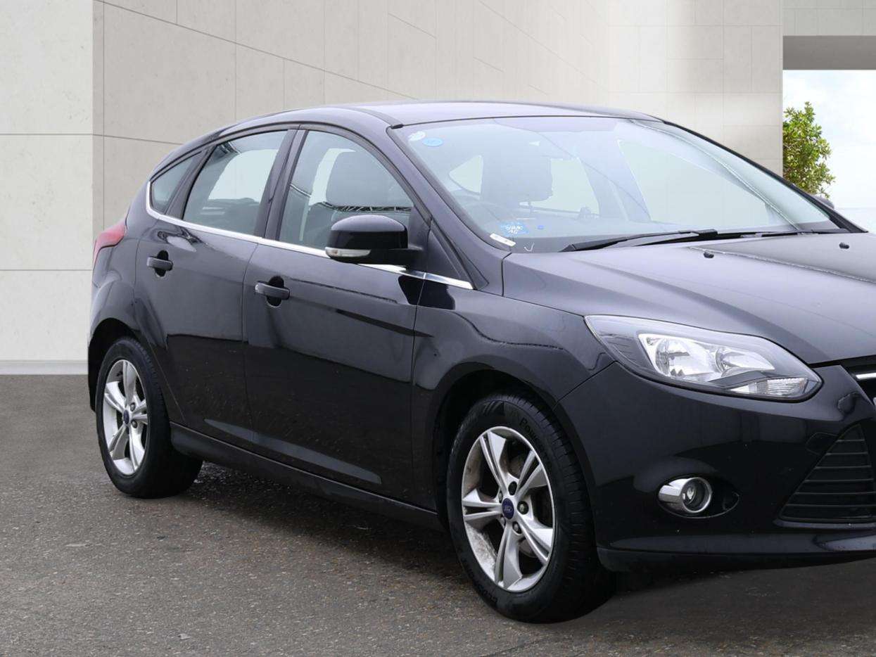 A 2012 FORD FOCUS 1.6 Zetec Hatchback 5dr Petrol Powershift Euro 5 (125 ps) A 2012 FORD FOCUS 1.6 Zetec Hatchback 5dr Petrol Powershift Euro 5 (125 ps)