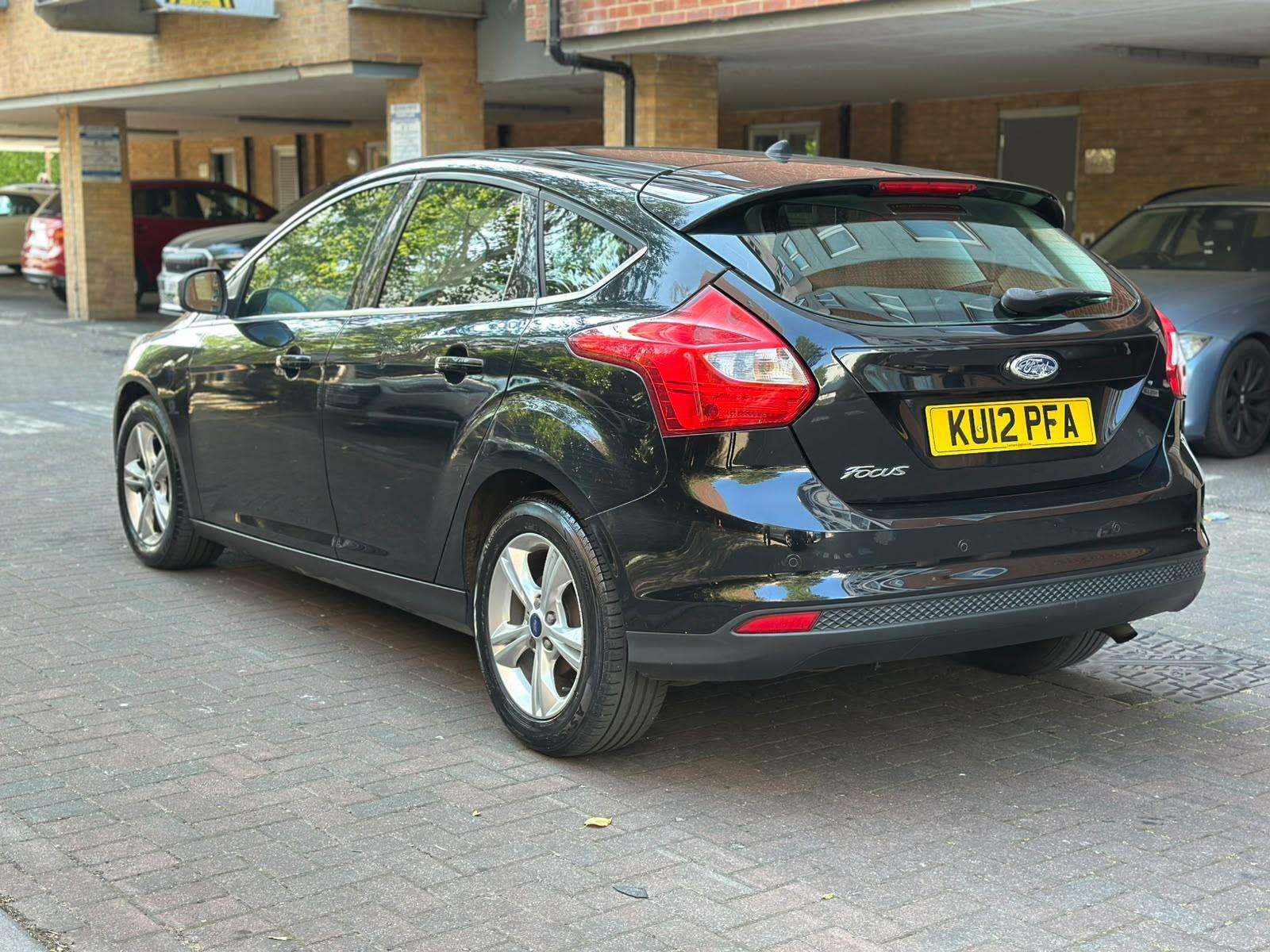 A 2012 FORD FOCUS 1.6 Zetec Hatchback 5dr Petrol Powershift Euro 5 (125 ps) A 2012 FORD FOCUS 1.6 Zetec Hatchback 5dr Petrol Powershift Euro 5 (125 ps)