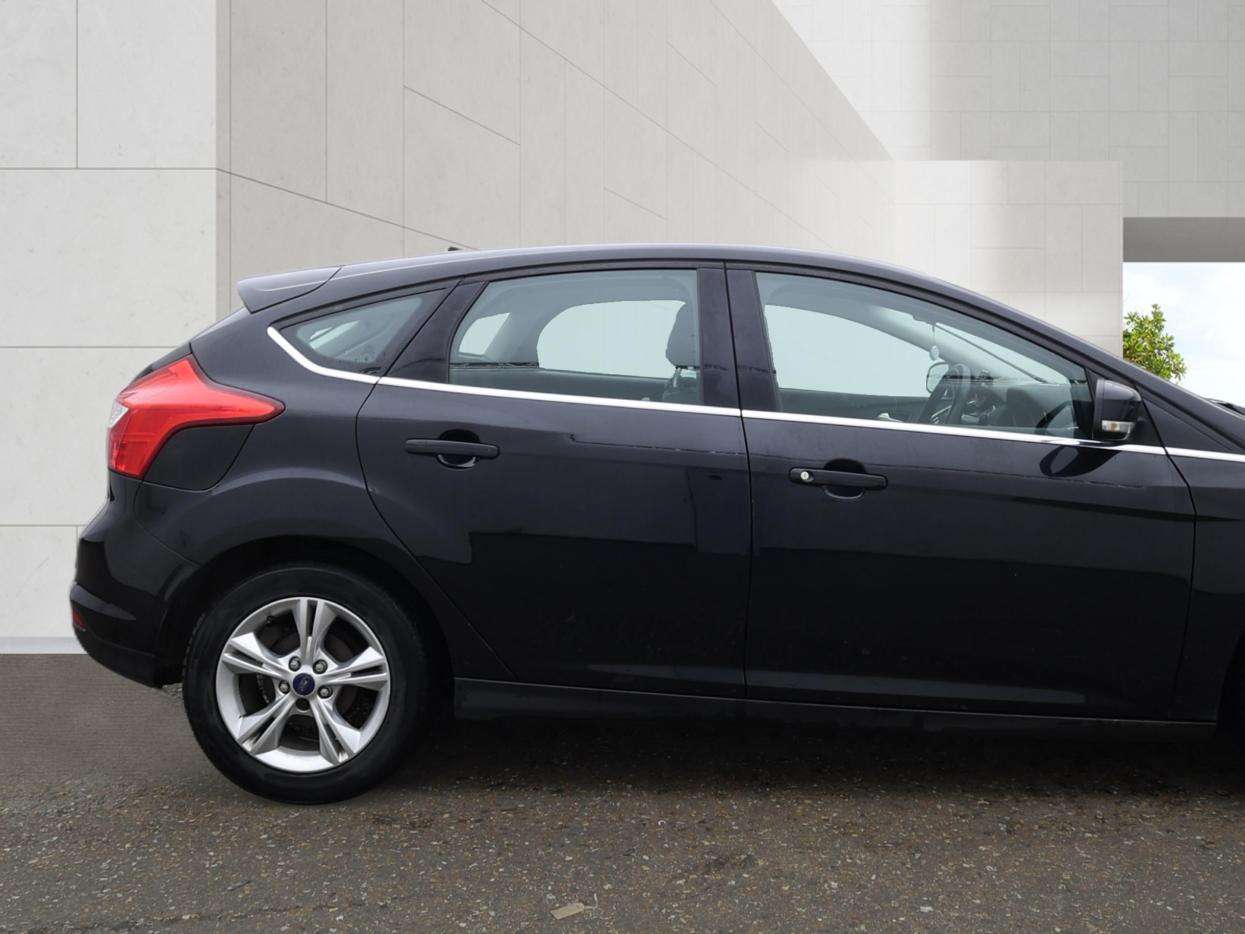 A 2012 FORD FOCUS 1.6 Zetec Hatchback 5dr Petrol Powershift Euro 5 (125 ps) A 2012 FORD FOCUS 1.6 Zetec Hatchback 5dr Petrol Powershift Euro 5 (125 ps)