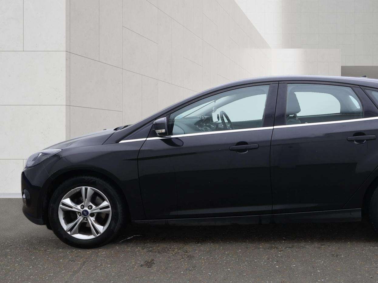A 2012 FORD FOCUS 1.6 Zetec Hatchback 5dr Petrol Powershift Euro 5 (125 ps) A 2012 FORD FOCUS 1.6 Zetec Hatchback 5dr Petrol Powershift Euro 5 (125 ps)