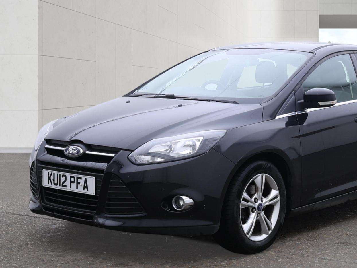 A 2012 FORD FOCUS 1.6 Zetec Hatchback 5dr Petrol Powershift Euro 5 (125 ps) A 2012 FORD FOCUS 1.6 Zetec Hatchback 5dr Petrol Powershift Euro 5 (125 ps)