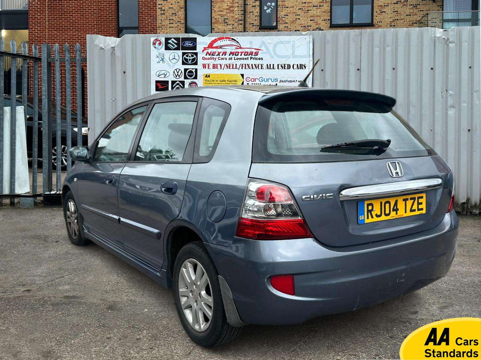 A 2004 HONDA CIVIC 1.4i SE Hatchback 5dr Petrol Automatic (172 g/km, 89 bhp) A 2004 HONDA CIVIC 1.4i SE Hatchback 5dr Petrol Automatic (172 g/km, 89 bhp)