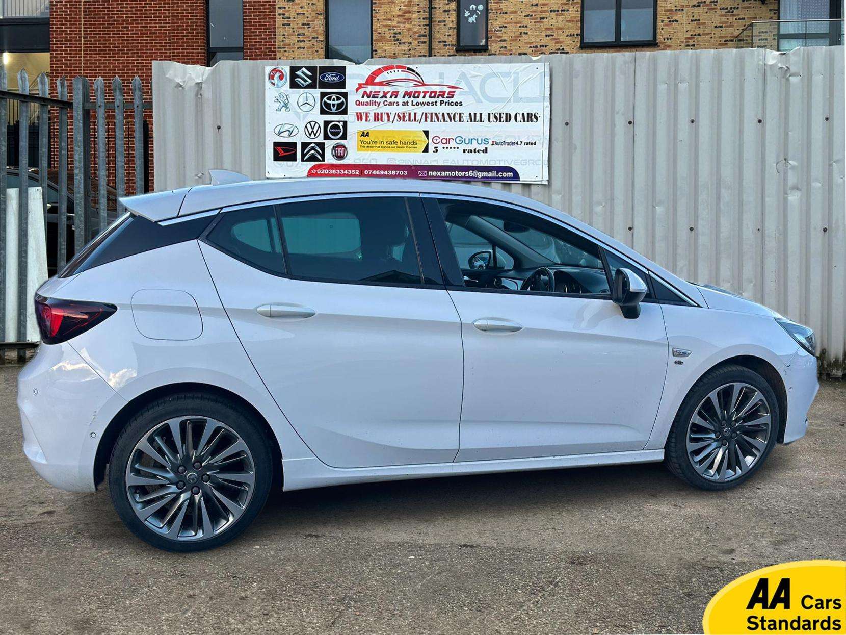 A 2017 VAUXHALL ASTRA 1.4i Turbo Elite Nav Hatchback 5dr Petrol Auto Euro 6 (s/s) (150 ps) A 2017 VAUXHALL ASTRA 1.4i Turbo Elite Nav Hatchback 5dr Petrol Auto Euro 6 (s/s) (150 ps)