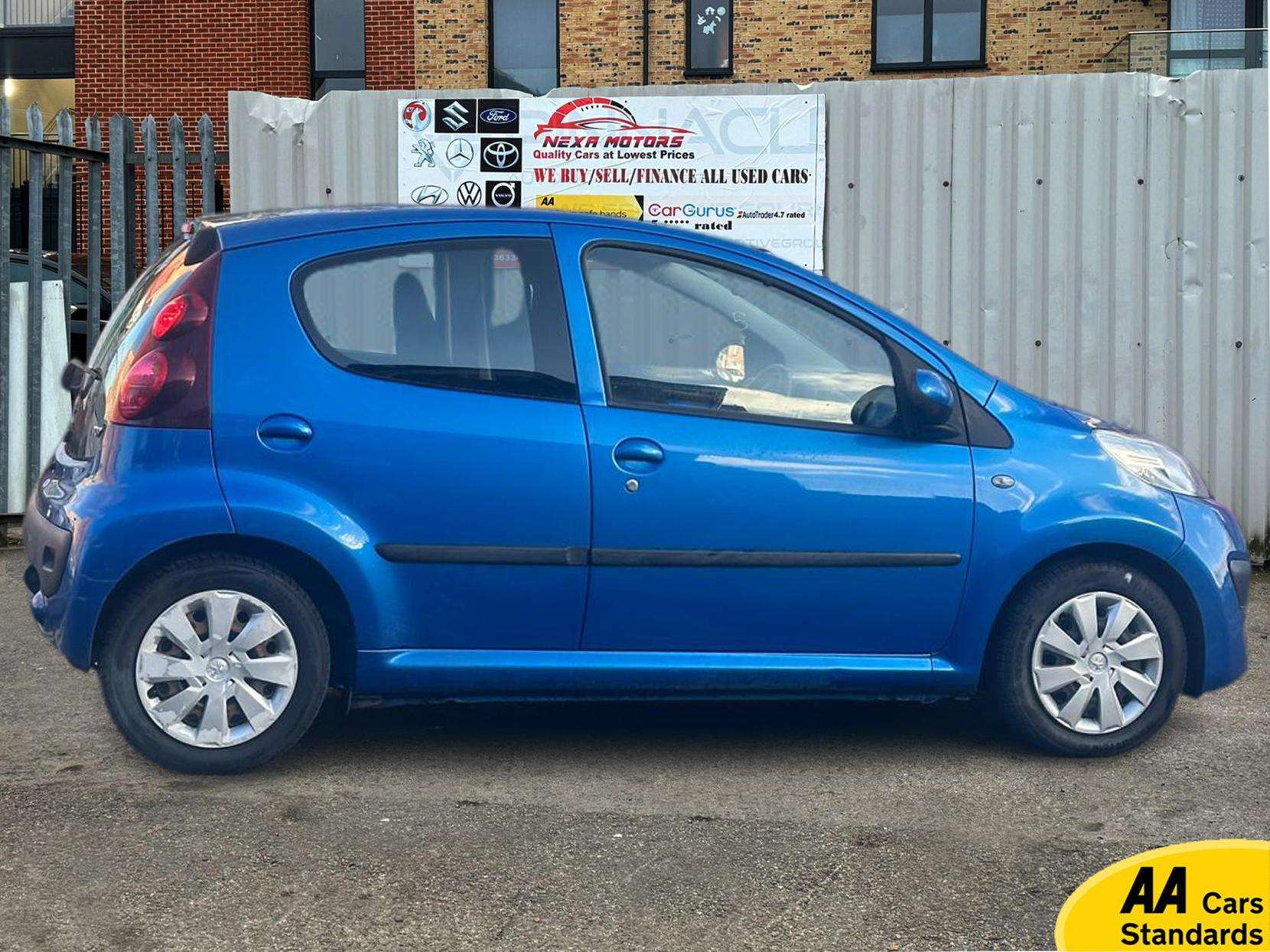 A 2013 PEUGEOT 107 1.0 12V Active Hatchback 5dr Petrol 2 Tronic Euro 5 (68 ps) A 2013 PEUGEOT 107 1.0 12V Active Hatchback 5dr Petrol 2 Tronic Euro 5 (68 ps)