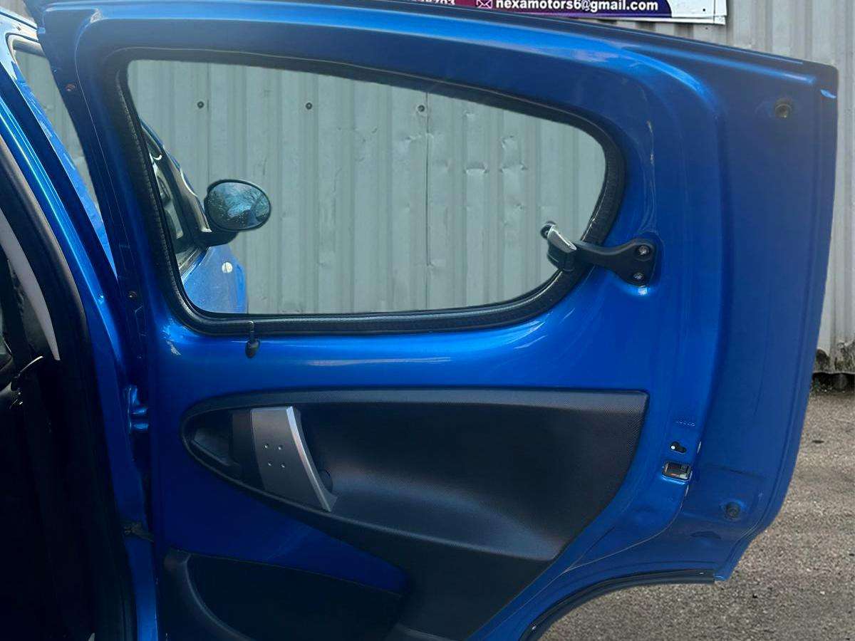 2013 PEUGEOT 107 2013 PEUGEOT 107