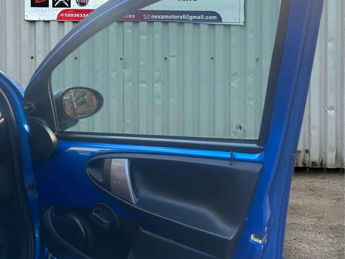 2013 PEUGEOT 107 2013 PEUGEOT 107