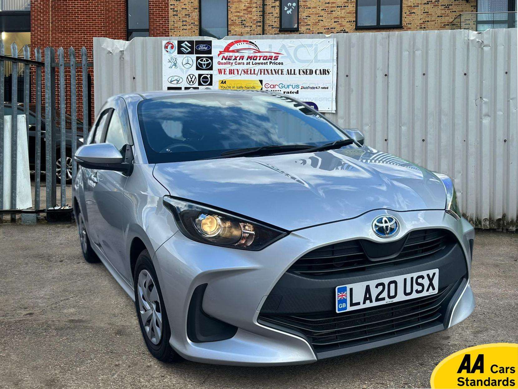 A 2020 TOYOTA YARIS 1.5 VVT-h Design Hatchback 5dr Petrol Hybrid E-CVT Euro 6 (s/s) (116 ps) A 2020 TOYOTA YARIS 1.5 VVT-h Design Hatchback 5dr Petrol Hybrid E-CVT Euro 6 (s/s) (116 ps)