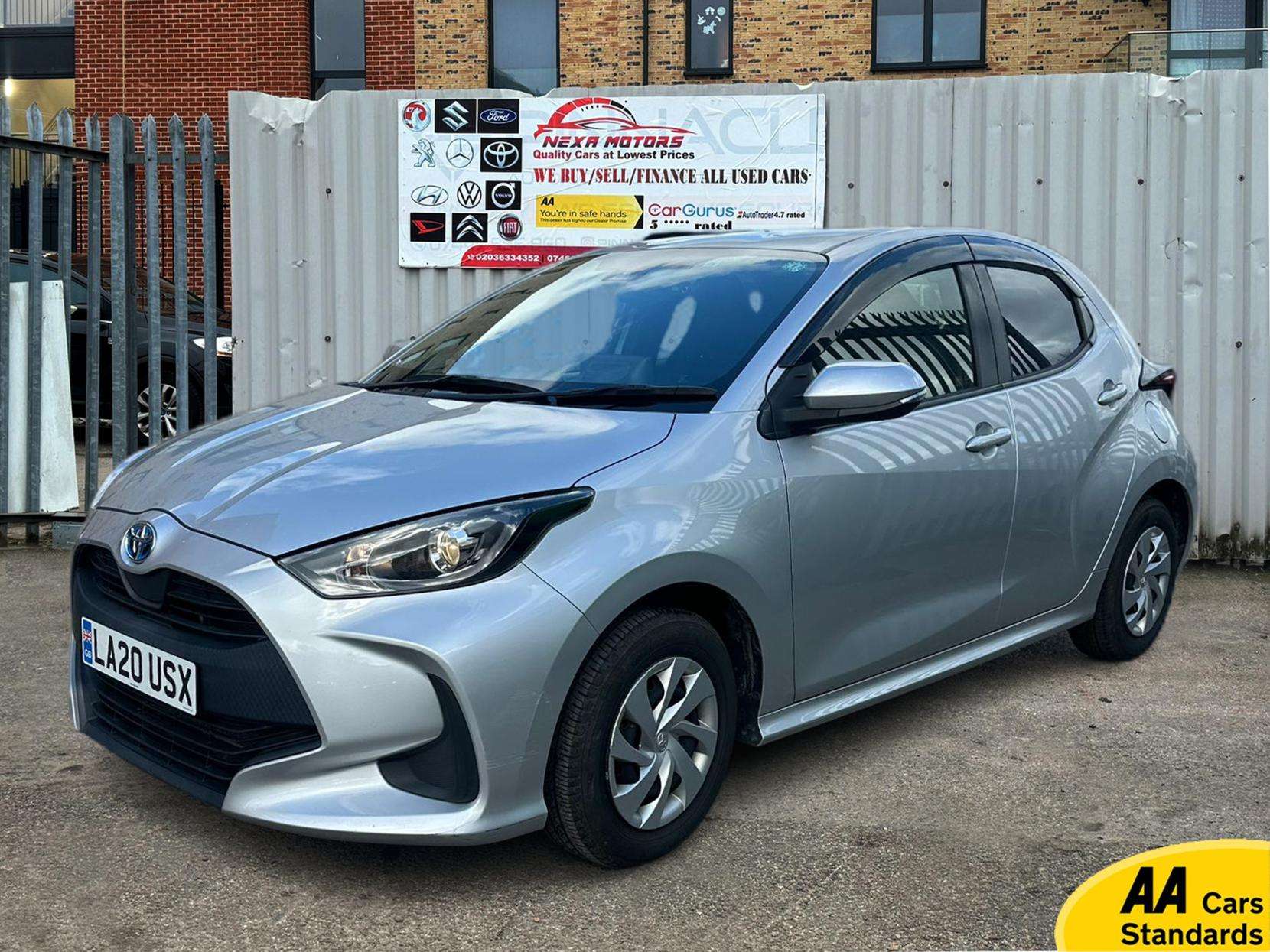 A 2020 TOYOTA YARIS 1.5 VVT-h Design Hatchback 5dr Petrol Hybrid E-CVT Euro 6 (s/s) (116 ps) A 2020 TOYOTA YARIS 1.5 VVT-h Design Hatchback 5dr Petrol Hybrid E-CVT Euro 6 (s/s) (116 ps)