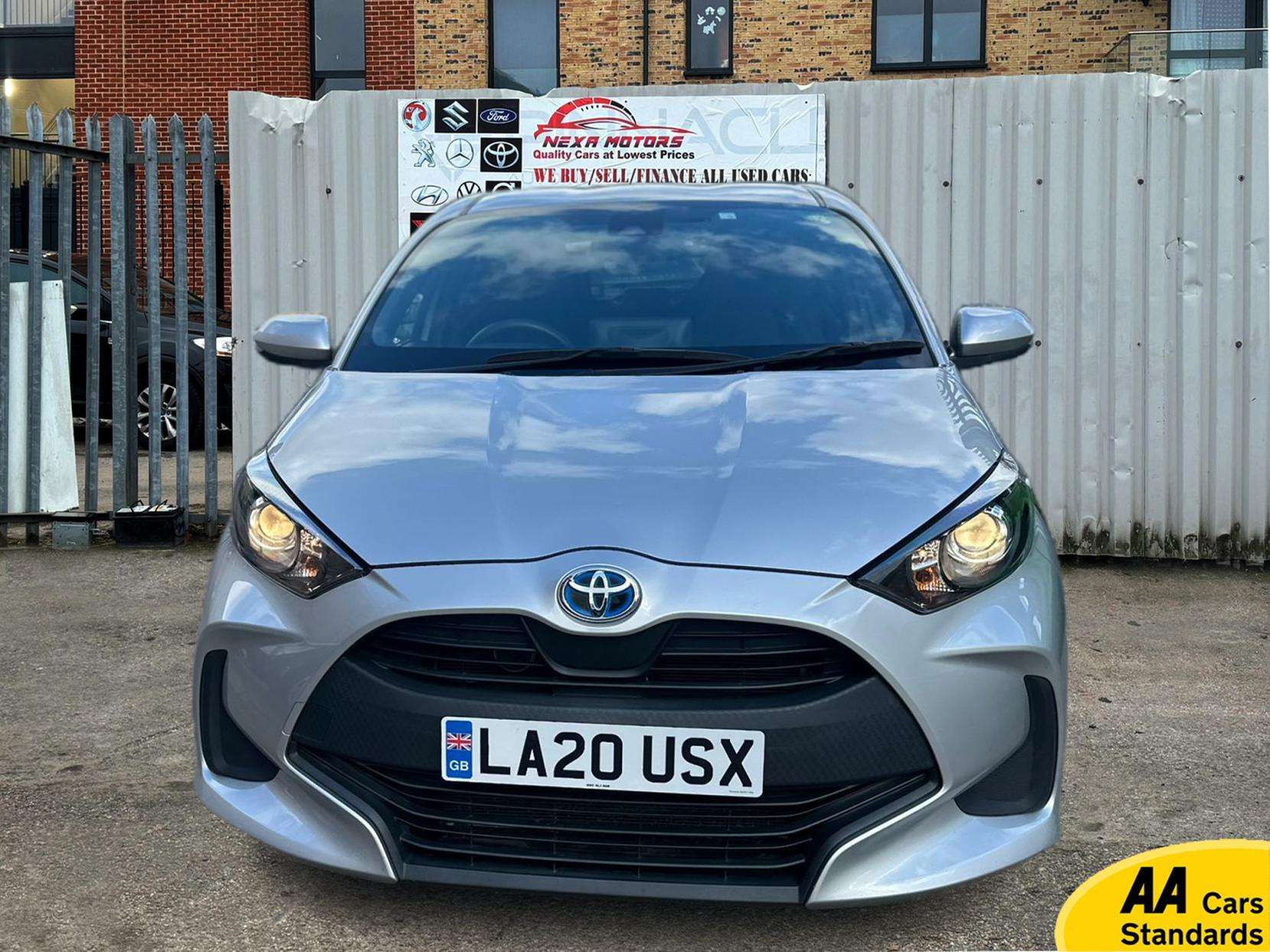 A 2020 TOYOTA YARIS 1.5 VVT-h Design Hatchback 5dr Petrol Hybrid E-CVT Euro 6 (s/s) (116 ps) A 2020 TOYOTA YARIS 1.5 VVT-h Design Hatchback 5dr Petrol Hybrid E-CVT Euro 6 (s/s) (116 ps)