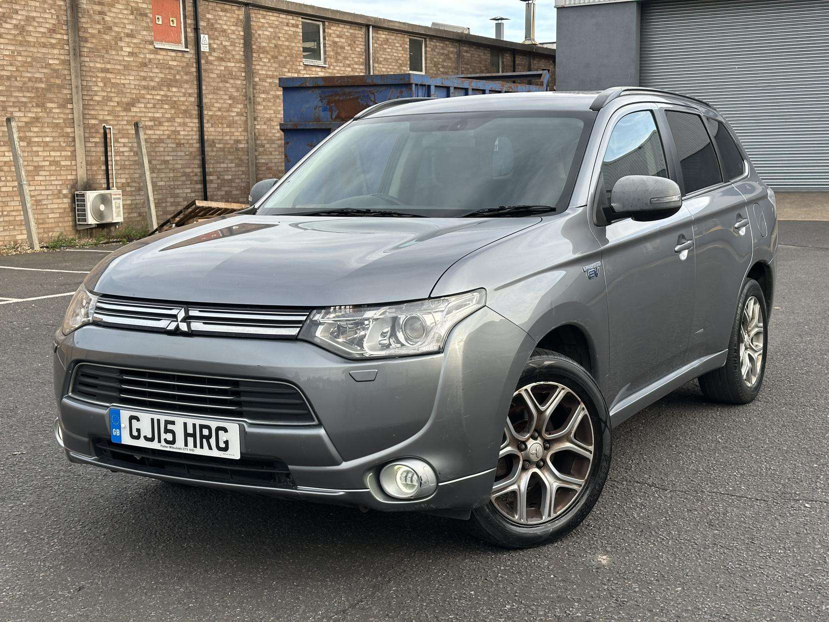 A 2015 MITSUBISHI OUTLANDER 2.0h 12kWh GX4h SUV 5dr Petrol Plug-in Hybrid CVT 4WD Euro 5 (s/s) (200 ps) A 2015 MITSUBISHI OUTLANDER 2.0h 12kWh GX4h SUV 5dr Petrol Plug-in Hybrid CVT 4WD Euro 5 (s/s) (200 ps)