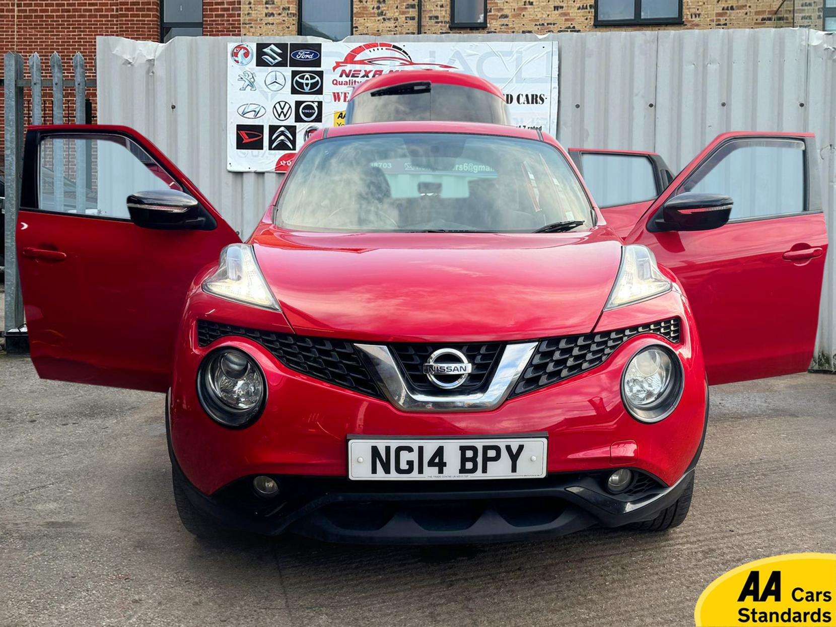 A 2014 NISSAN JUKE 1.2 DIG-T Acenta Premium SUV 5dr Petrol Manual 6Spd Euro 5 (s/s) (115 ps) A 2014 NISSAN JUKE 1.2 DIG-T Acenta Premium SUV 5dr Petrol Manual 6Spd Euro 5 (s/s) (115 ps)