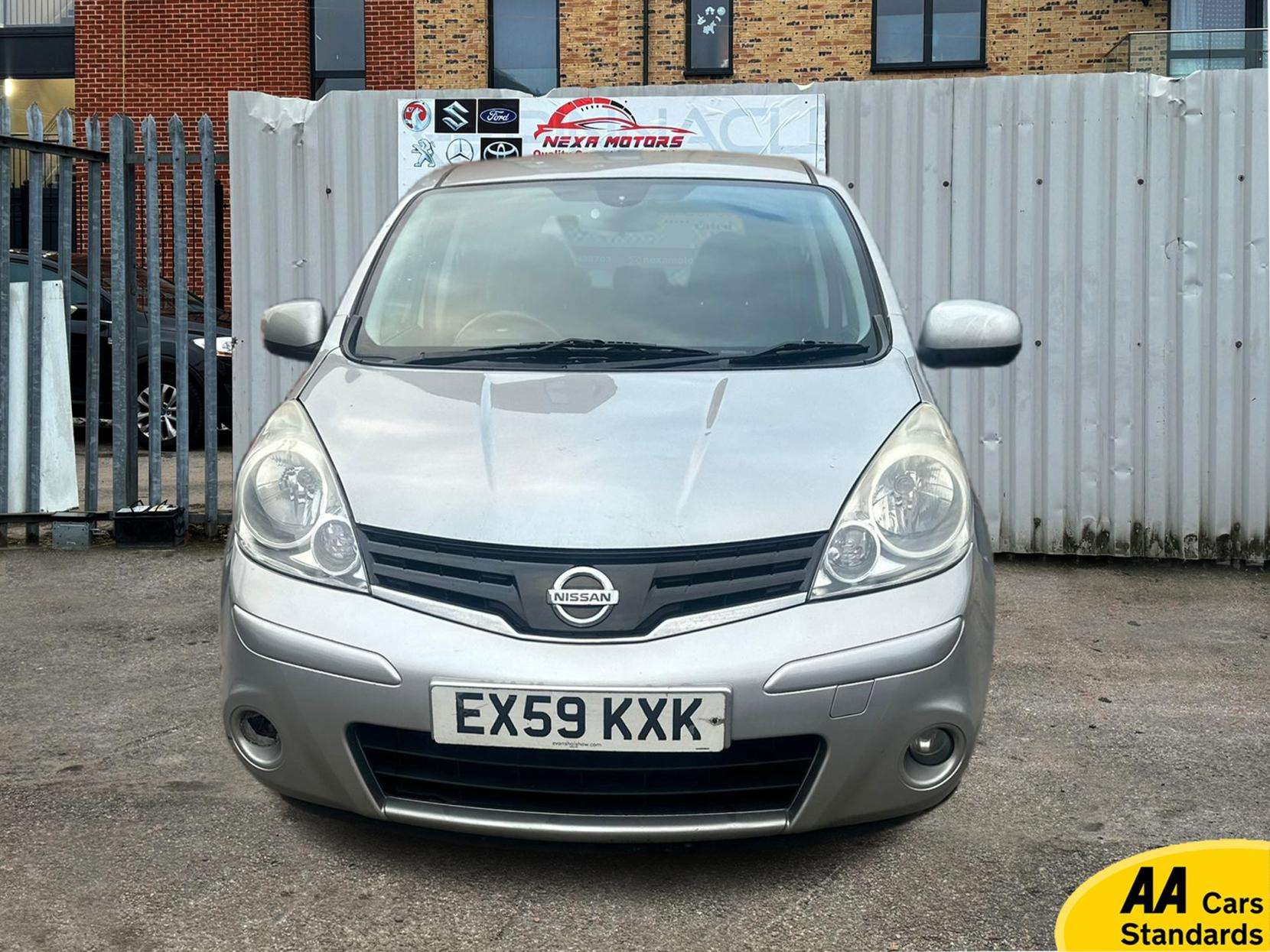 A 2009 NISSAN NOTE 1.6 16V Tekna Hatchback 5dr Petrol Auto Euro 4 (110 ps) A 2009 NISSAN NOTE 1.6 16V Tekna Hatchback 5dr Petrol Auto Euro 4 (110 ps)