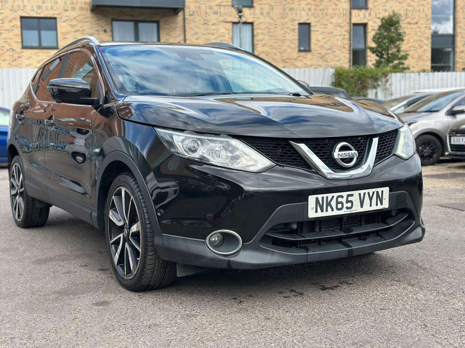 A 2015 NISSAN QASHQAI 1.6 dCi Tekna SUV 5dr Diesel XTRON 2WD Euro 6 (s/s) (130 ps) A 2015 NISSAN QASHQAI 1.6 dCi Tekna SUV 5dr Diesel XTRON 2WD Euro 6 (s/s) (130 ps)