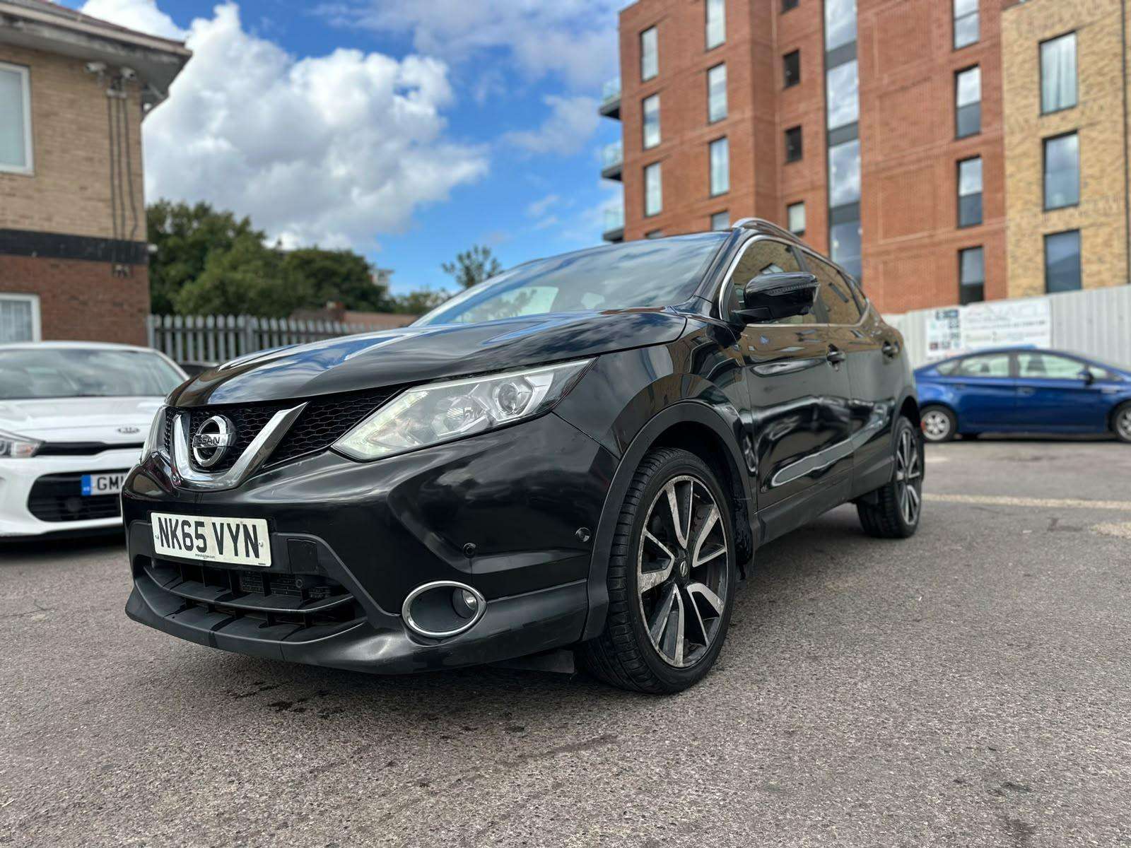 A 2015 NISSAN QASHQAI 1.6 dCi Tekna SUV 5dr Diesel XTRON 2WD Euro 6 (s/s) (130 ps) A 2015 NISSAN QASHQAI 1.6 dCi Tekna SUV 5dr Diesel XTRON 2WD Euro 6 (s/s) (130 ps)