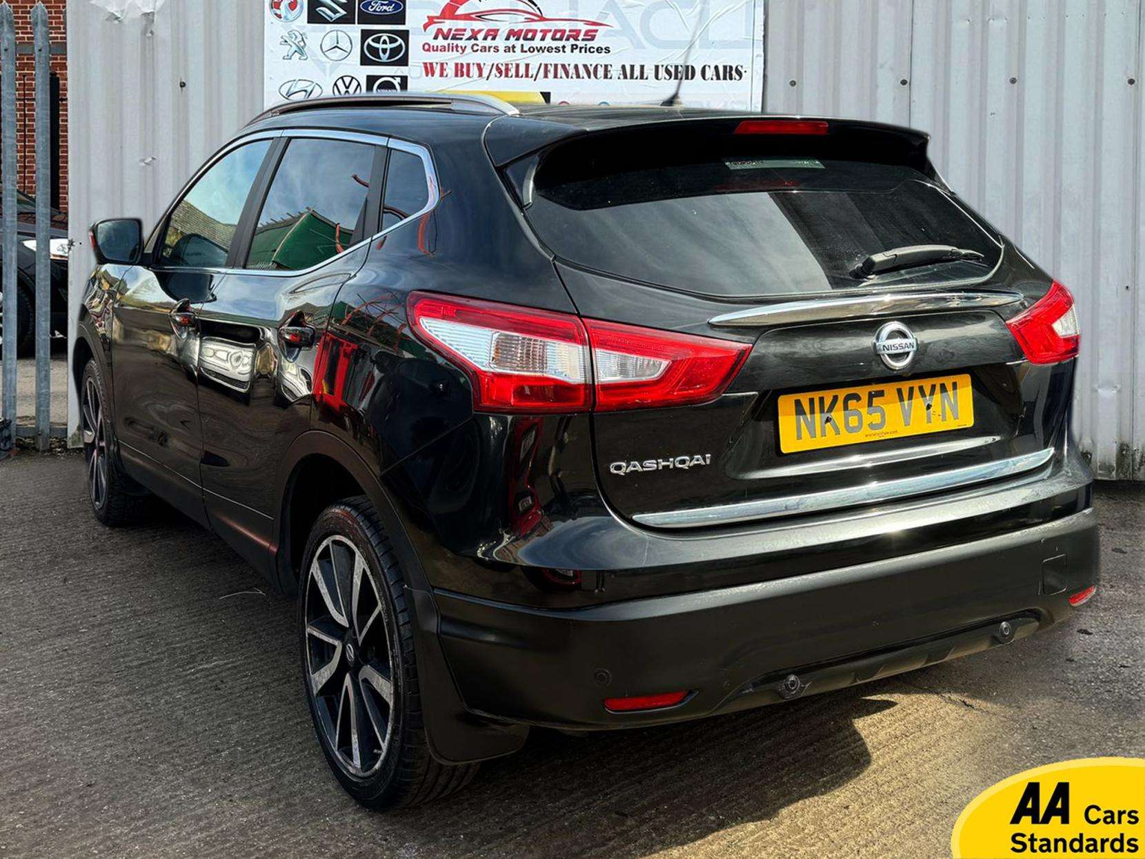 A 2015 NISSAN QASHQAI 1.6 dCi Tekna SUV 5dr Diesel XTRON 2WD Euro 6 (s/s) (130 ps) A 2015 NISSAN QASHQAI 1.6 dCi Tekna SUV 5dr Diesel XTRON 2WD Euro 6 (s/s) (130 ps)