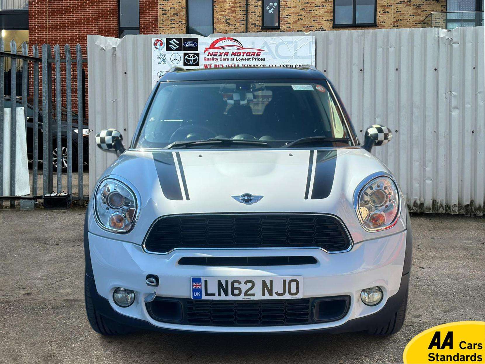 A 2012 MINI COOPER A 2012 MINI COOPER