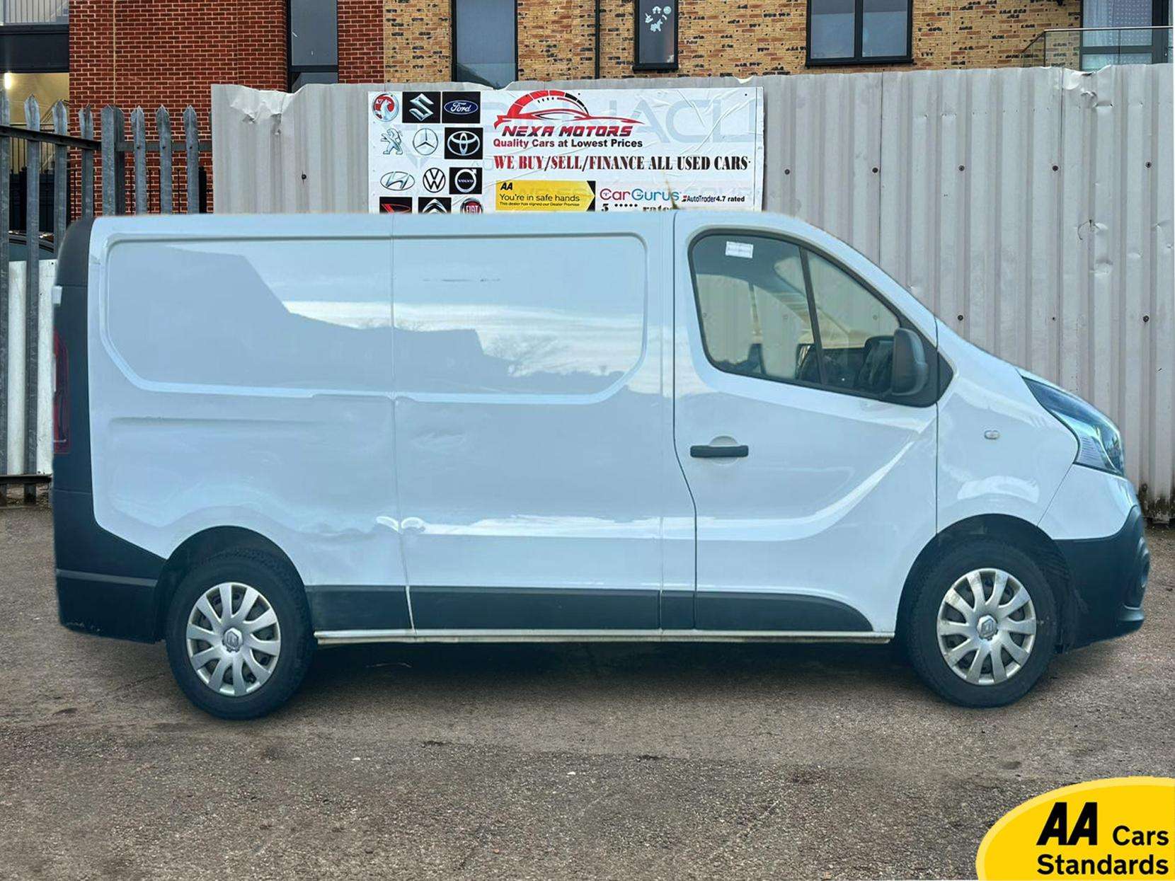 A 2017 RENAULT TRAFIC 1.6 dCi 29 Business Panel Van 5dr Diesel Manual LWB Standard Roof Euro 6 (120 ps) A 2017 RENAULT TRAFIC 1.6 dCi 29 Business Panel Van 5dr Diesel Manual LWB Standard Roof Euro 6 (120 ps)