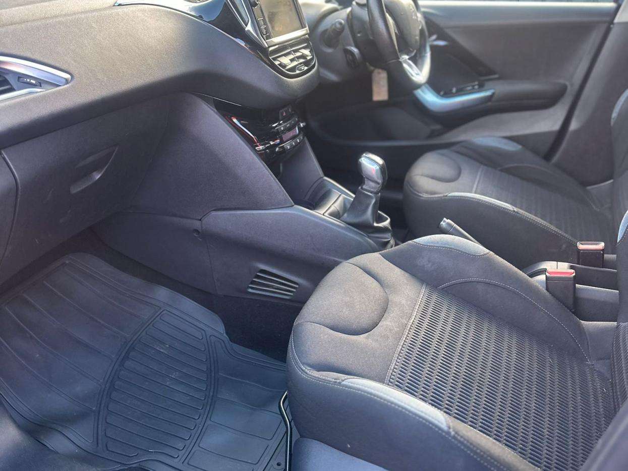 2013 PEUGEOT 208 2013 PEUGEOT 208