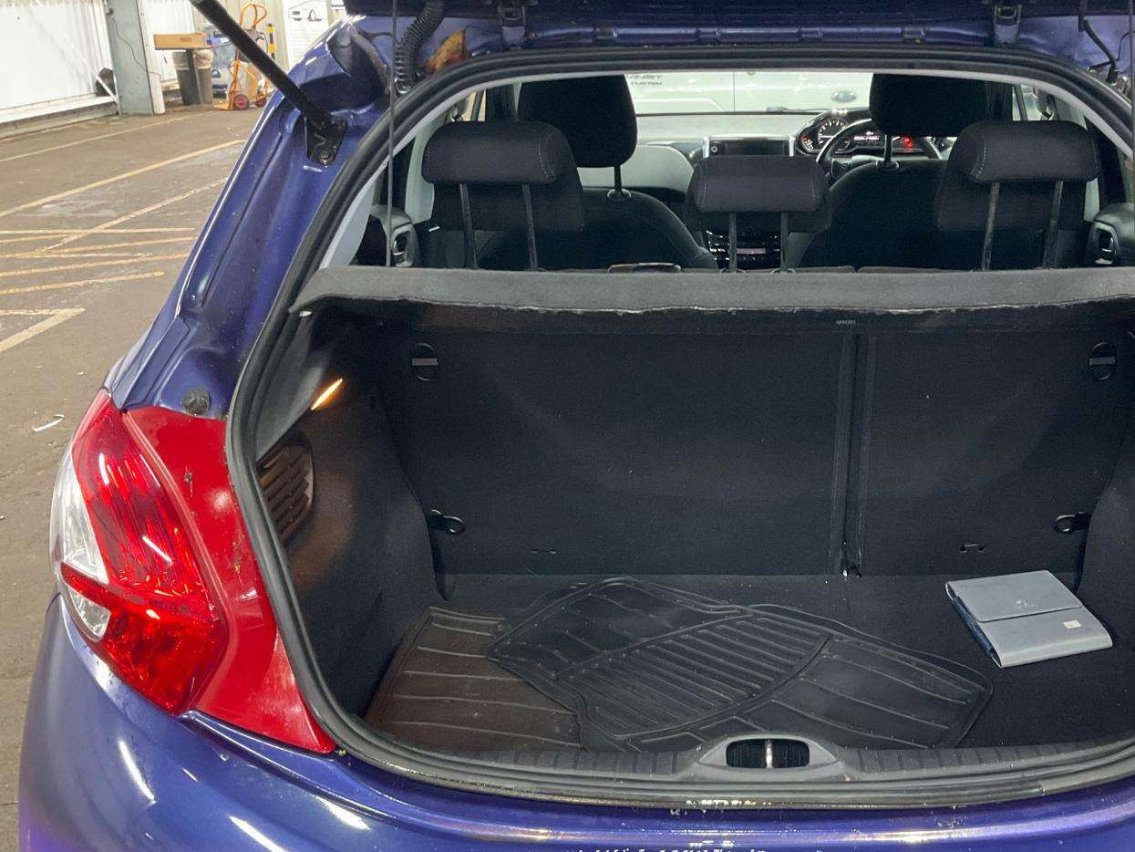 2013 PEUGEOT 208 2013 PEUGEOT 208