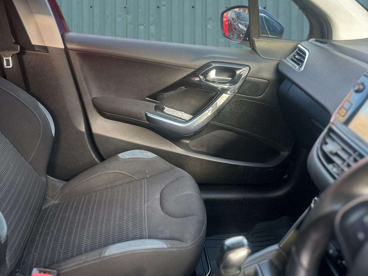 2013 PEUGEOT 208 2013 PEUGEOT 208