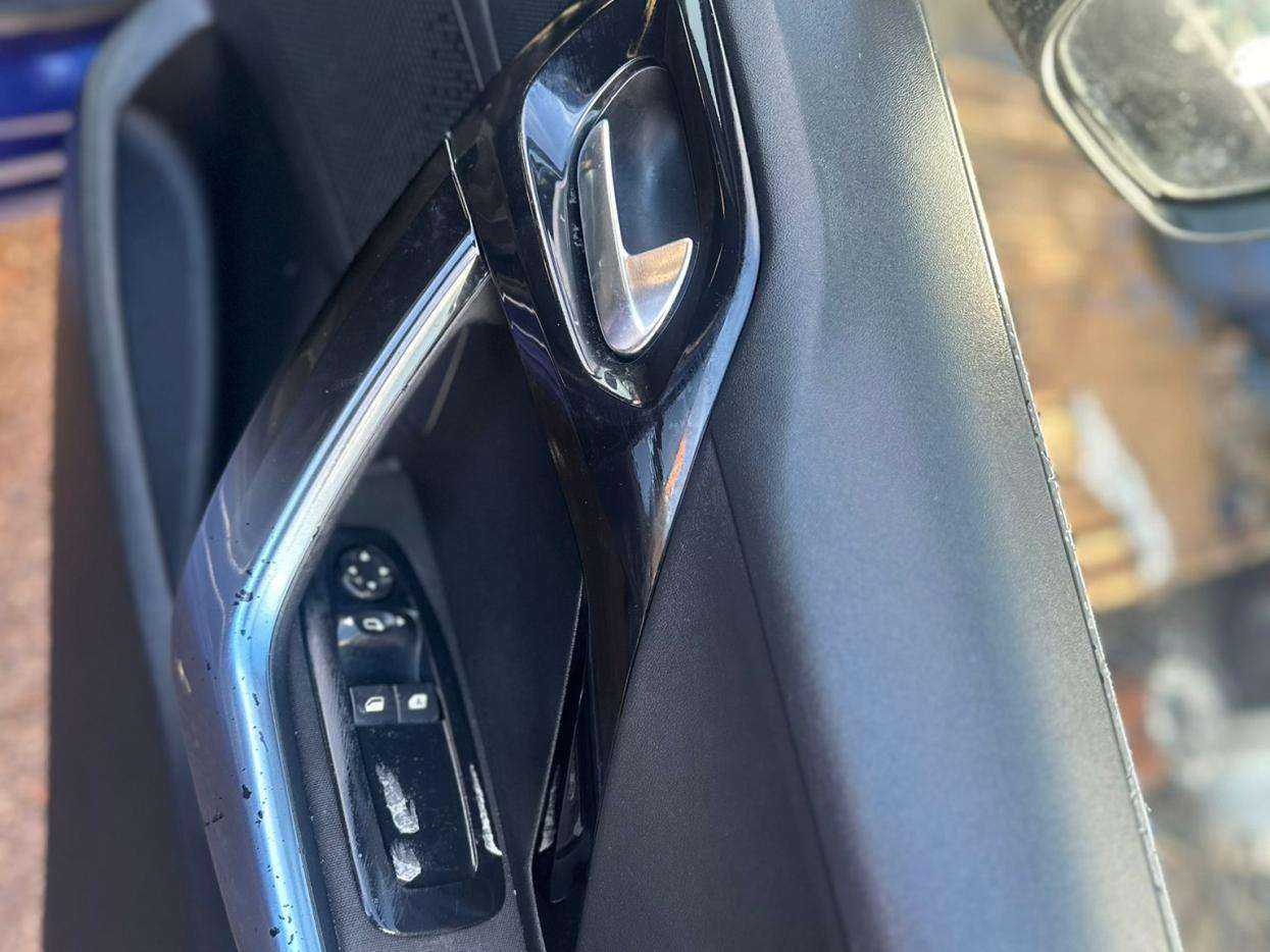 2013 PEUGEOT 208 2013 PEUGEOT 208