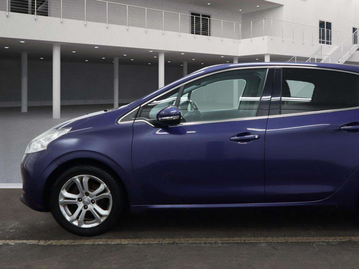 2013 PEUGEOT 208 2013 PEUGEOT 208