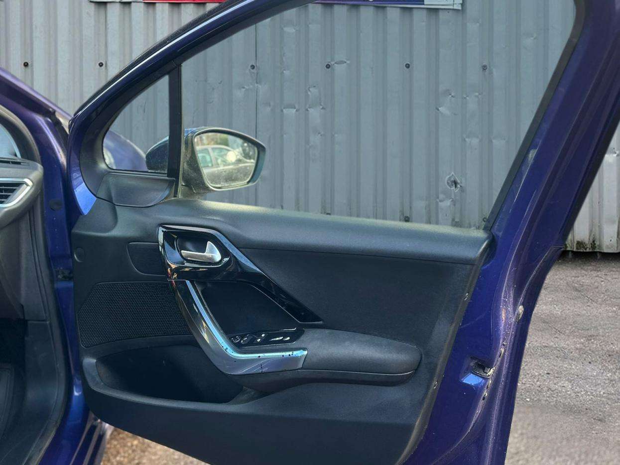 2013 PEUGEOT 208 2013 PEUGEOT 208