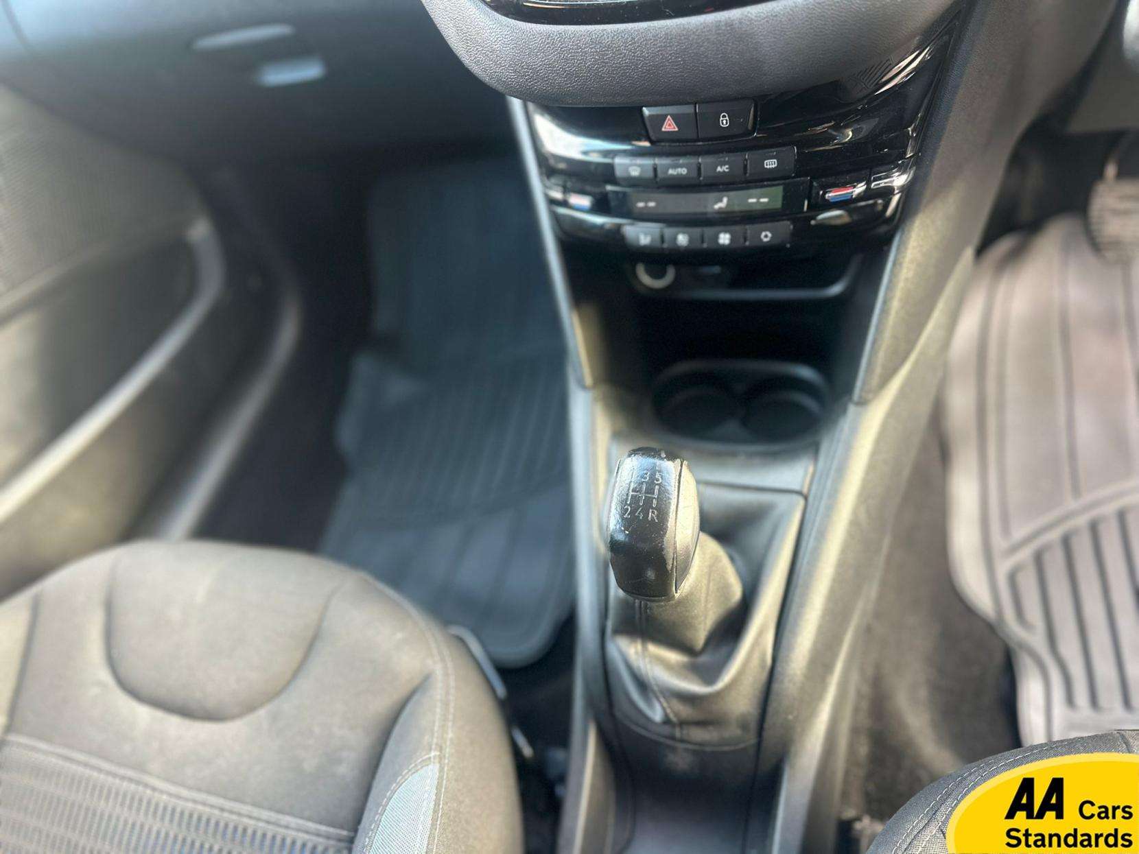 2013 PEUGEOT 208 2013 PEUGEOT 208