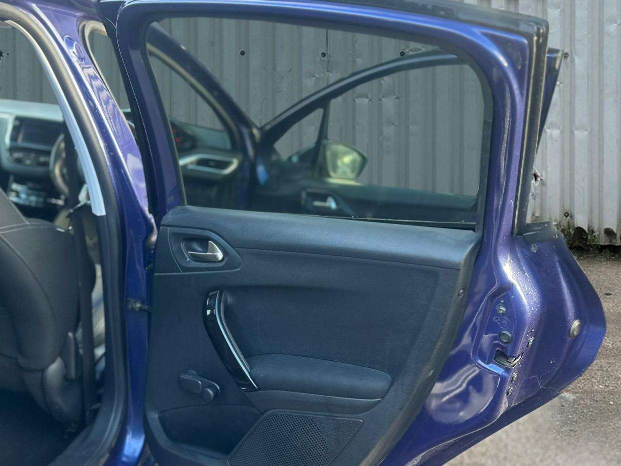 2013 PEUGEOT 208 2013 PEUGEOT 208