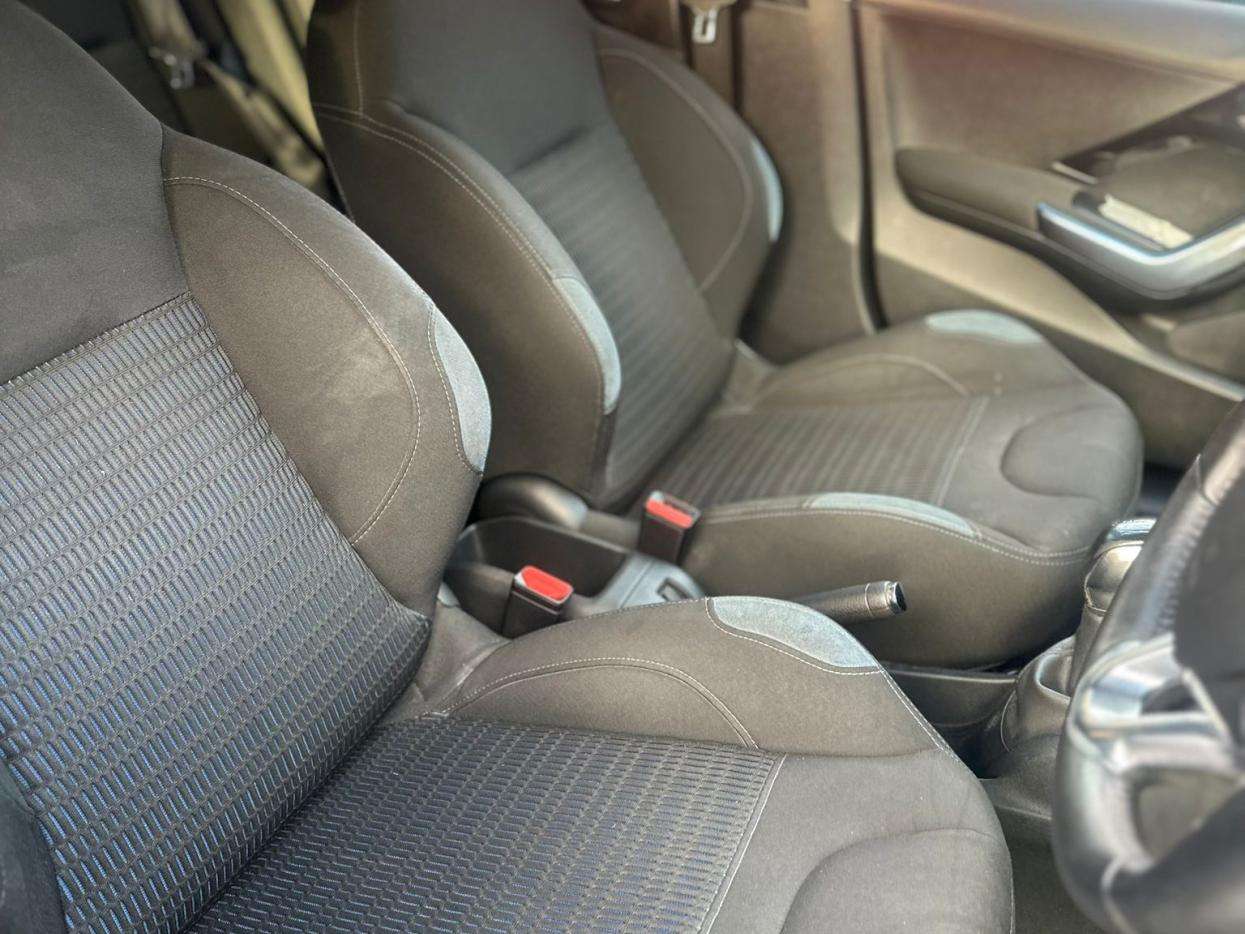 2013 PEUGEOT 208 2013 PEUGEOT 208